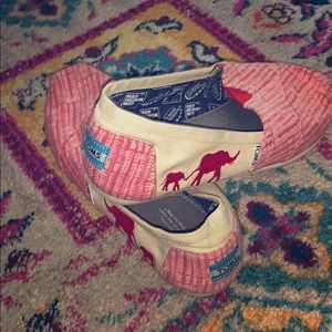 TOMS ELEPHANT PRINT